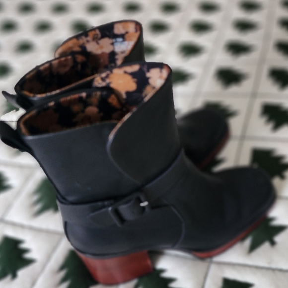 Korks Marci Black Heeled Boots - Picture 7 of 9